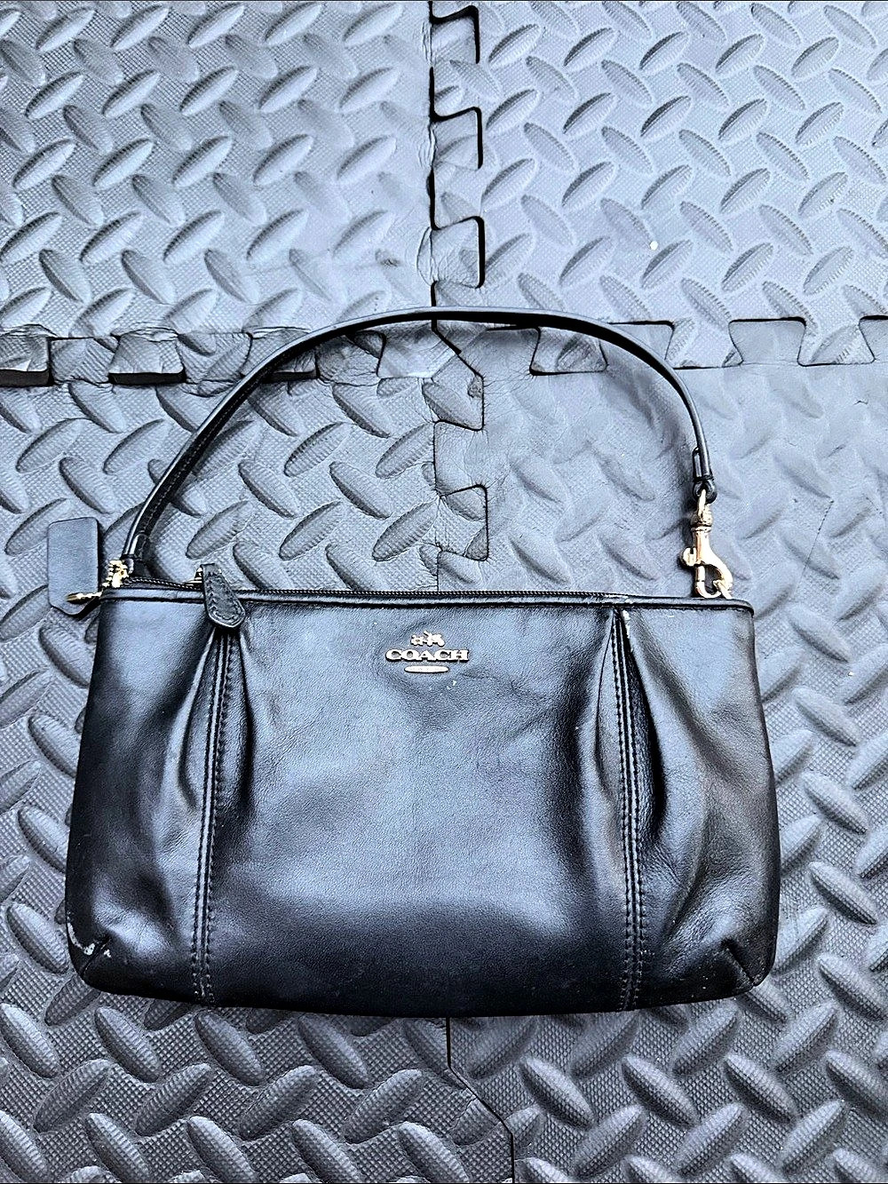 Coach Colette Leather Zip Top Wristlet / Clutch Black